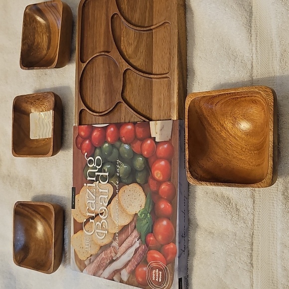 NWT Holiday Grazing Board Charcuterie Appetizer + 4 Piece Wooden Bowl Set - Picture 12 of 14